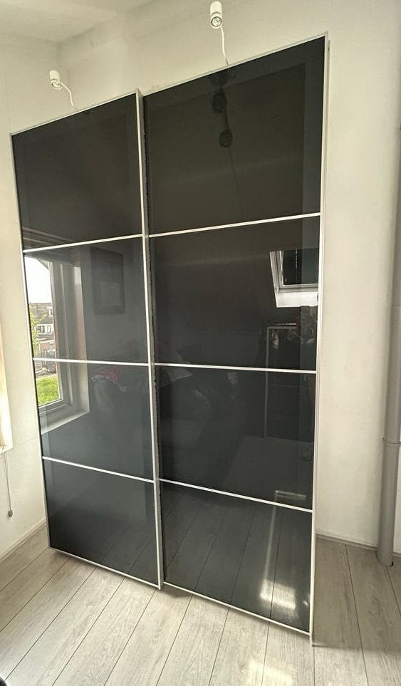 Pax Kledingkast met schuifdeuren - Zwart/Wit, Ophalen, Overige materialen, Met deur(en), 100 tot 150 cm