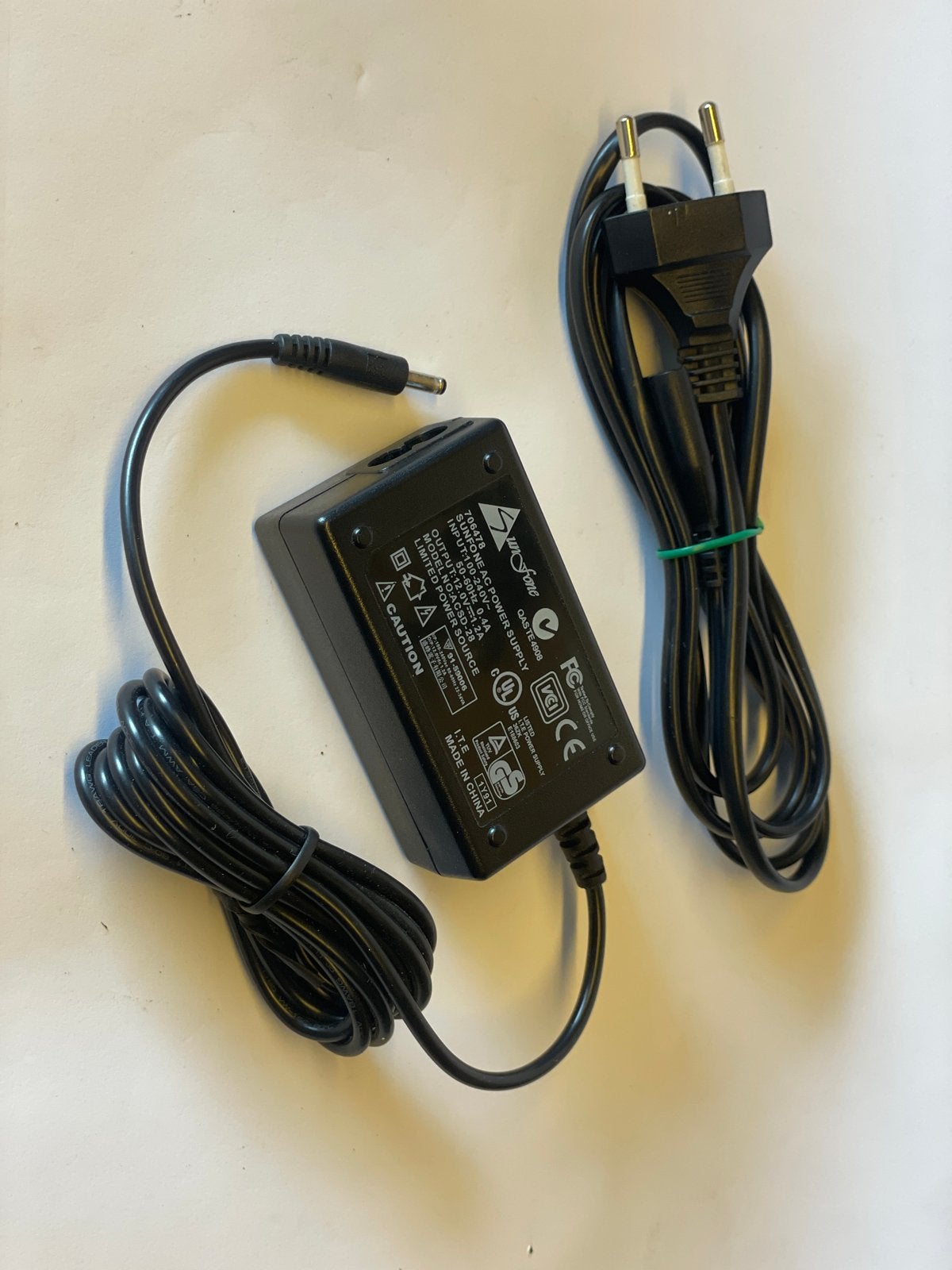 Laadapparaat 12V - Universele Adapter, Ophalen of Verzenden, Gebruikt