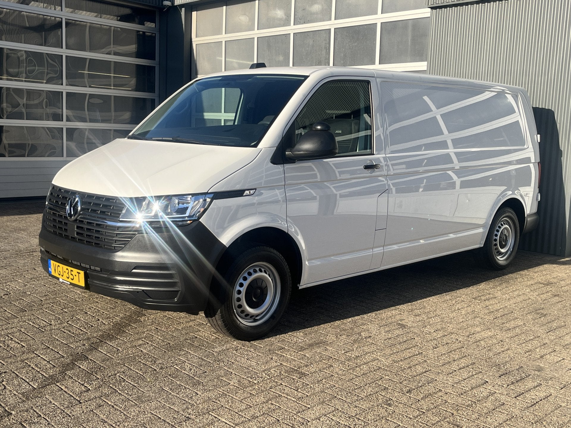 Volkswagen Transporter 2.0 TDI L2H1 Sortimo Kastinrichting T, Voorwielaandrijving, Gebruikt, 4 cilinders, Volkswagen
