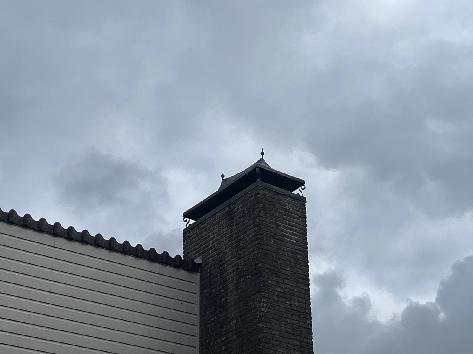Schoorsteenkap met sierlijke afwerking, Ophalen, Gebruikt