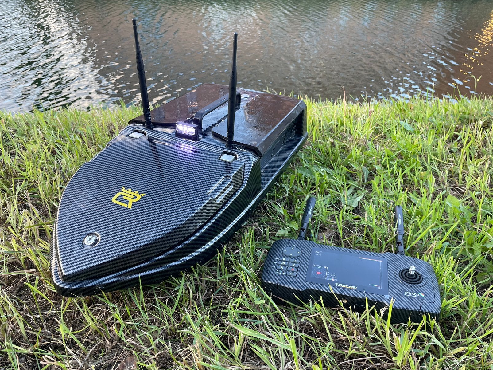 voerboot van Royal Carp met de XR500 afstandsbediening., Watersport en Boten, Ophalen of Verzenden, Nieuw