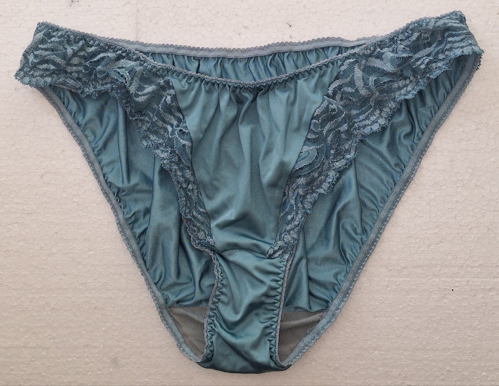 Sexy nieuwe groene satijnen slip maat L (42), Verzenden, Groen, Slip