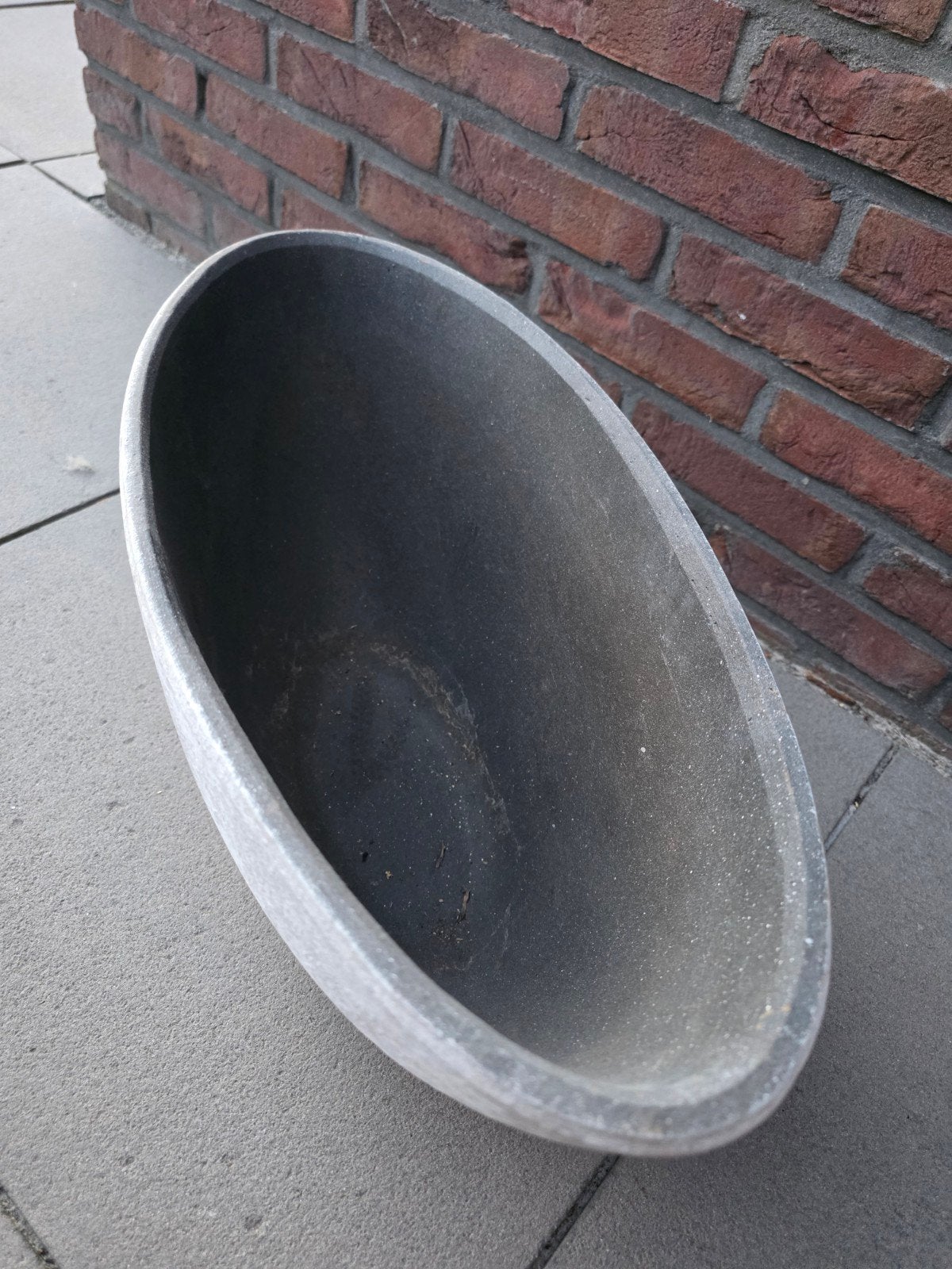 Grote ovale bloempot van beton/steen, Gebruikt, Rond, Ophalen of Verzenden, Minder dan 25 cm