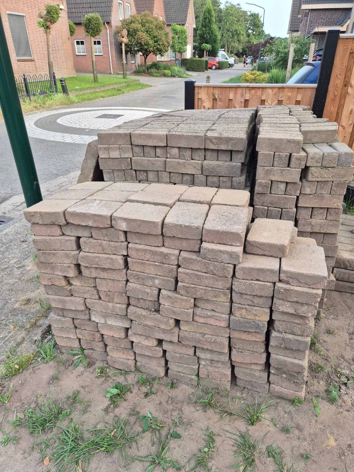 GRATIS Gebruikte trommelsteen beton 180 stuks, Tuin en Terras, Tegels en Klinkers, Ophalen of Verzenden, Gebruikt, Beton, Overige typen