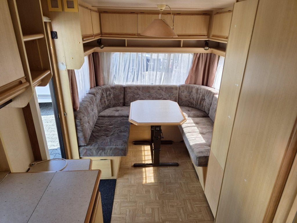 LMC Luxus 490 P Voortent - Klap bovenbed, Overige typen, Standaardzit, Bedrijf, 750 - 1000 kg