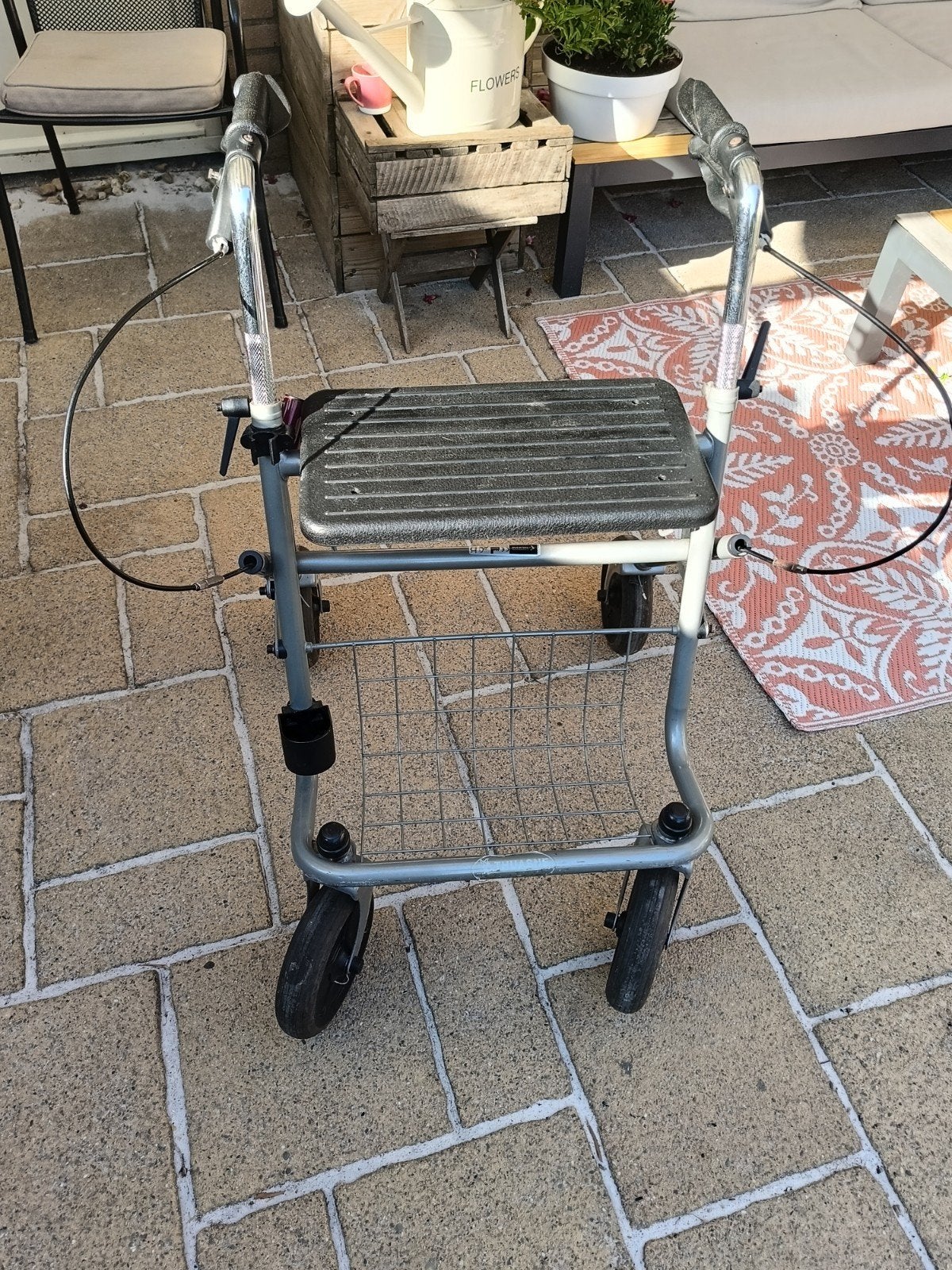rollator kan nog ronde mee remmen werken goed,, Ophalen, Opvouwbaar, Gebruikt