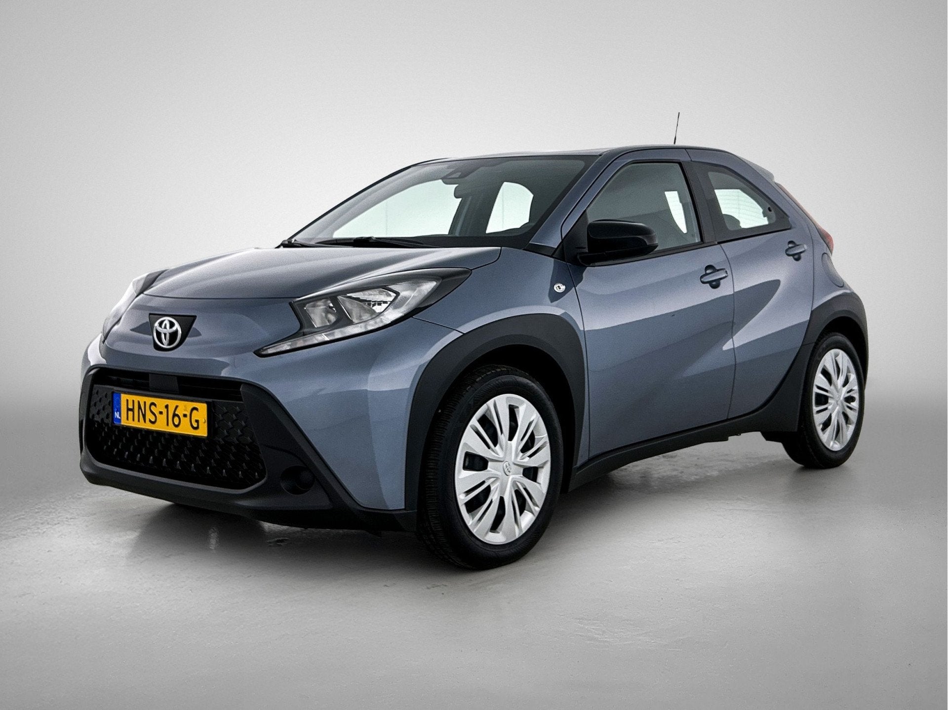 Toyota Aygo X 1.0 VVT-i MT Play | BTW voertuig | Apple CarPl, 12 maanden, Gebruikt, 920 kg, 4 stoelen