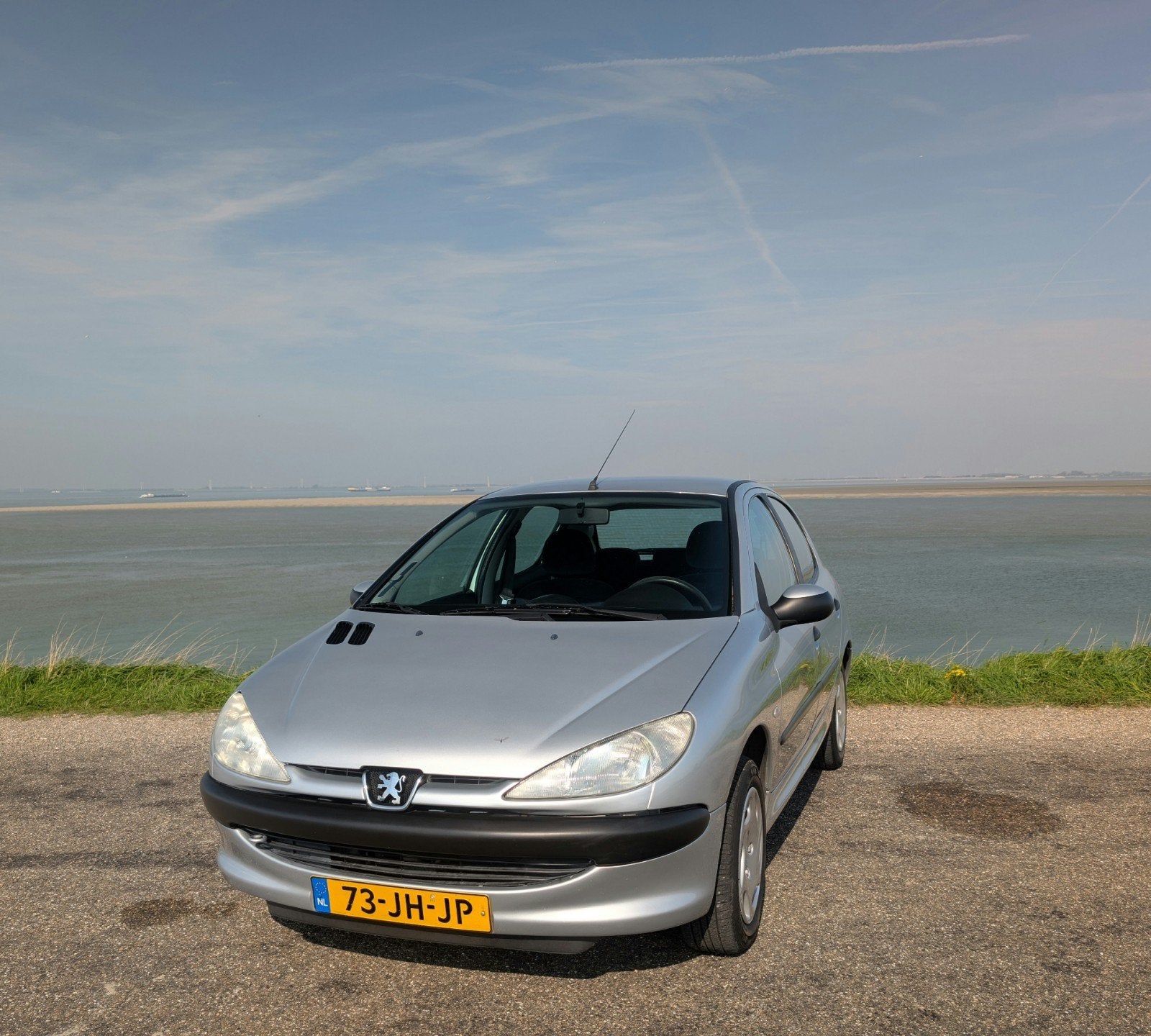 Peugeot 206 1.4 Centry 5D Grijs/Zilver Trekhaak, Auto's, Voorwielaandrijving, 31 €/maand, 4 cilinders, Origineel Nederlands