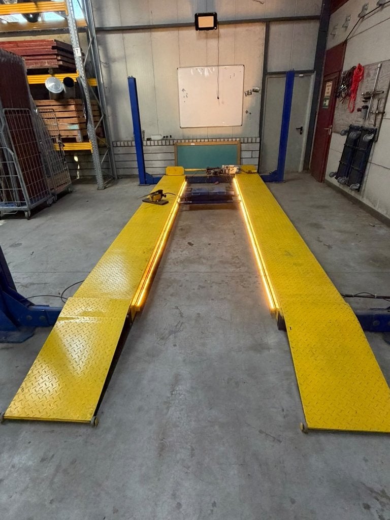 Nette goed werkende 4 koloms hefbrug te koop., Ophalen, Zo goed als nieuw