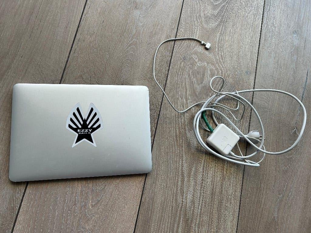 MacBook Air A1466, gebruikt, zilver, Gebruikt, Qwerty, 13 inch, Minder dan 2 Ghz