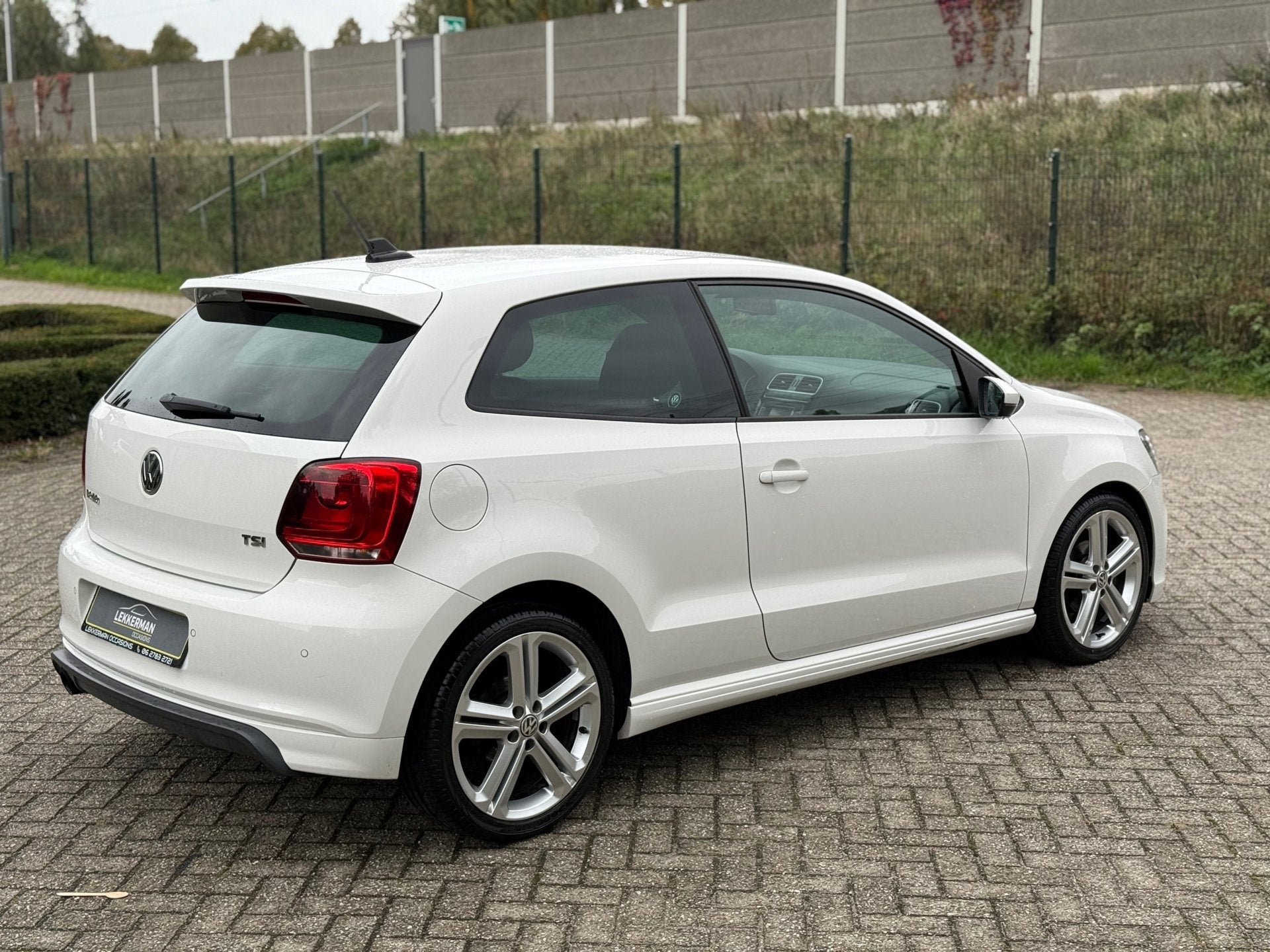Volkswagen Polo 1.2 TSI R-LINE I CRUISE I 1E EIG I NAVI I CR, Auto's, Voorwielaandrijving, Gebruikt, 4 cilinders, 1036 kg