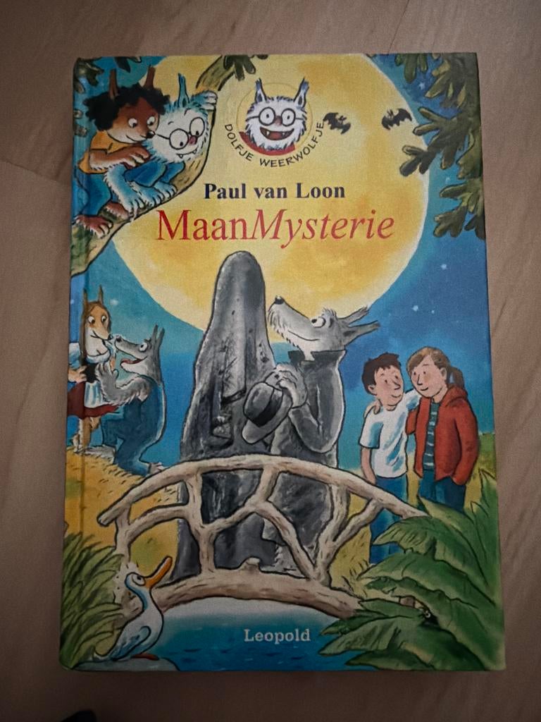 Dolfje Weerwolfje: MaanMysterie - Paul van Loon, Boeken, Ophalen of Verzenden, Zo goed als nieuw, Fictie algemeen