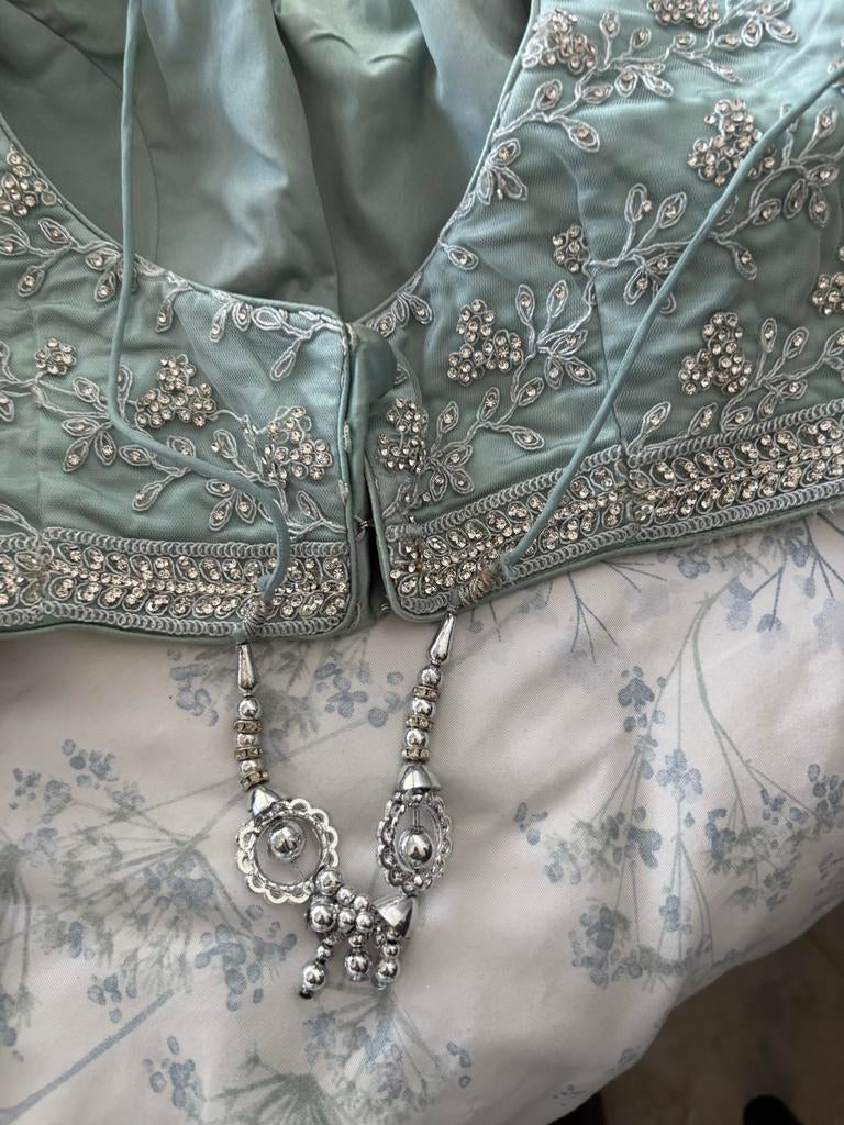 Lichtblauwe lengha met Zilveren Steentjes, Galajurk, Blauw, Ophalen of Verzenden, Zo goed als nieuw