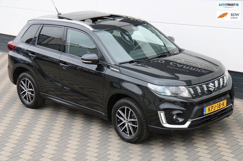 Suzuki Vitara 1.4 140PK AllGrip 4X4 Panorama Carplay Camera, Auto's, Suzuki, Adaptive Cruise Control, Gebruikt, Zwart, 4 cilinders