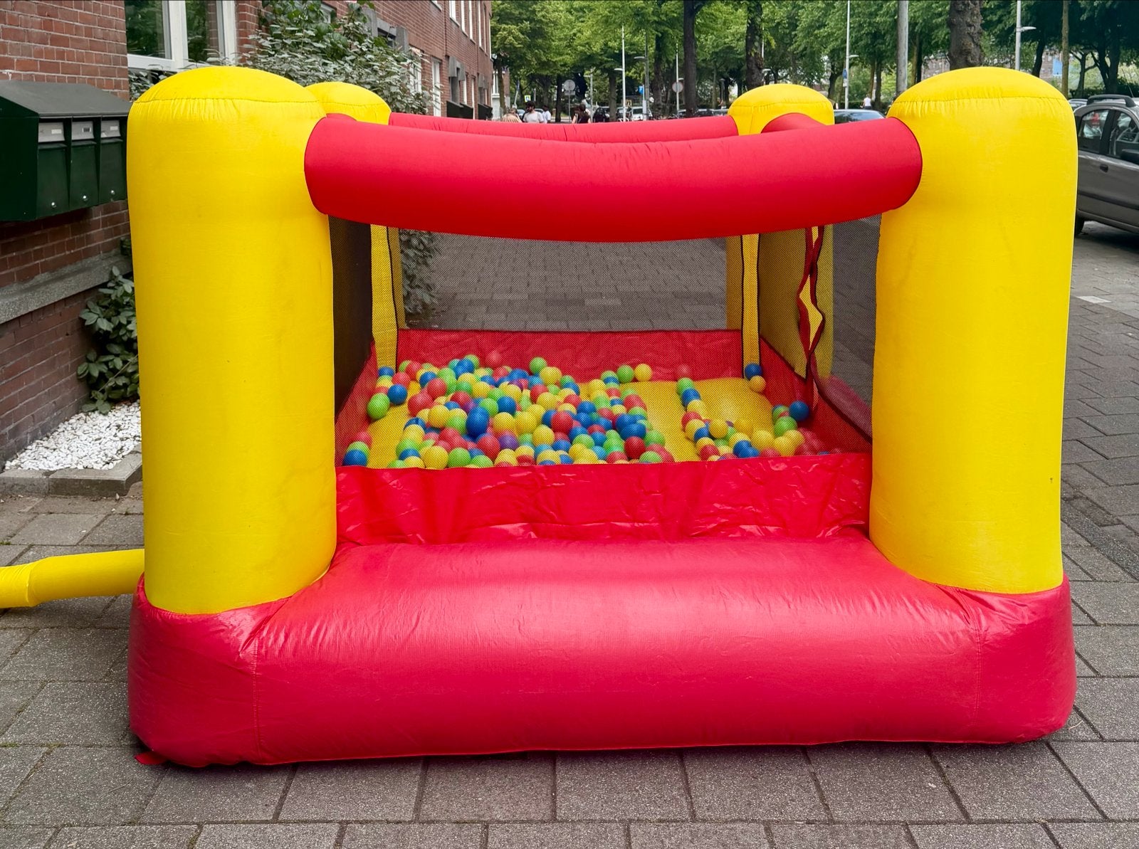 Te huur: Opblaasbaar springkasteel met ballenbak, Ophalen, Gebruikt