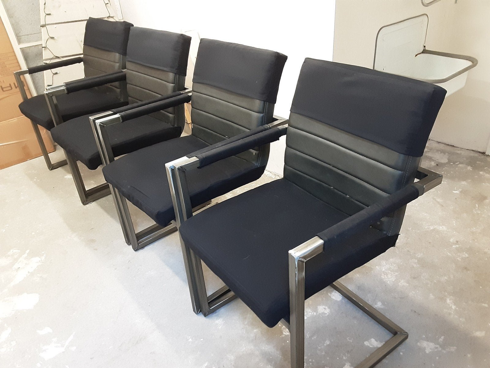 4 EETKAMER STOELEN--GRATIS, Ophalen, Gebruikt, Zwart, Vier