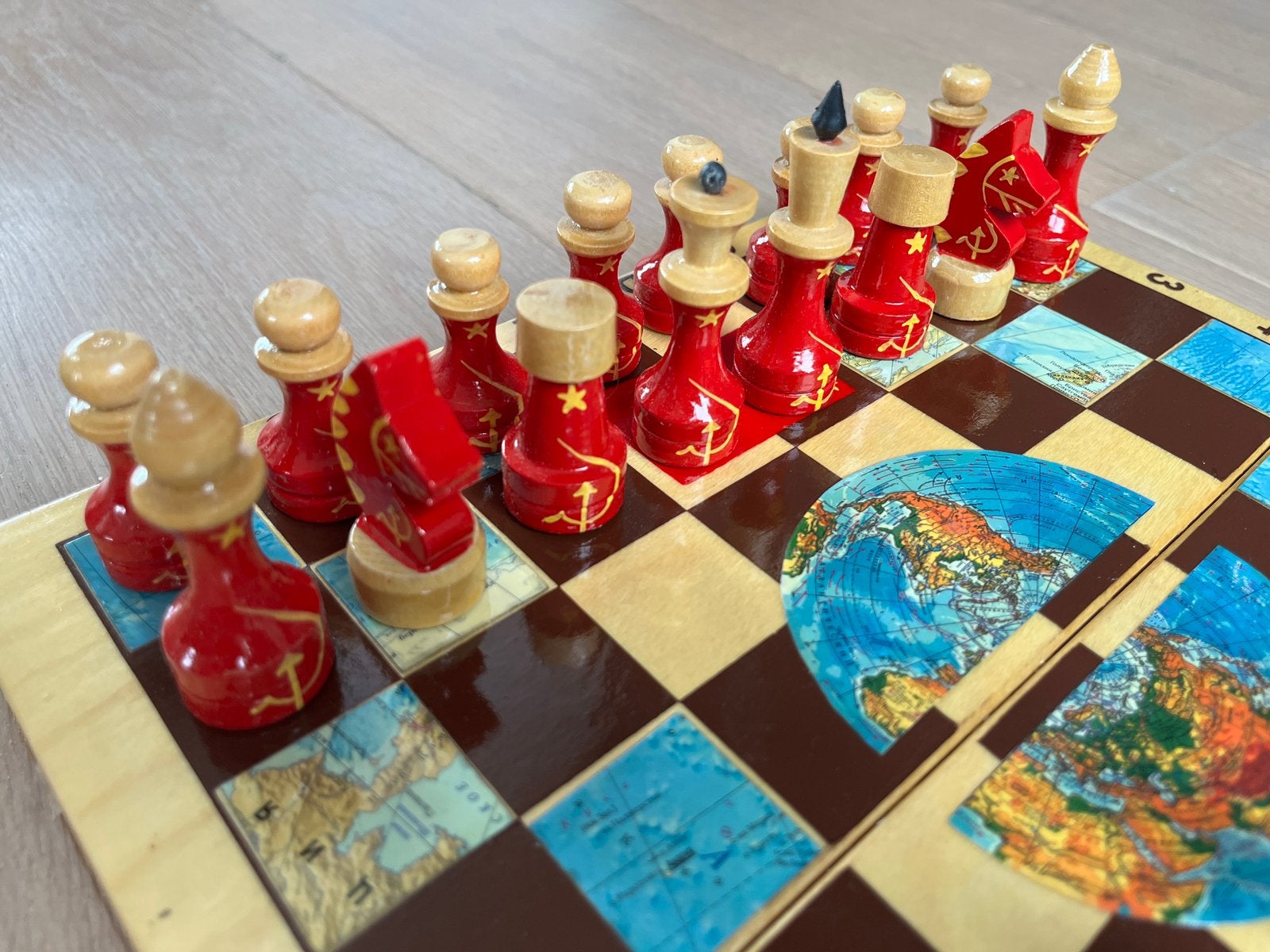 Uniek Koude Oorlog schaakspel USA vs USSR – handgeschilderd, Verzamelen, Ophalen of Verzenden, Overige soorten, Overige gebieden