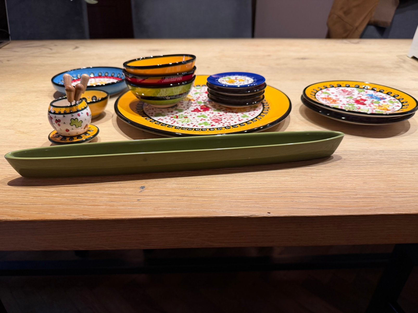 Kleurrijk Servies Set - Handgeschilderd Aardewerk, Ophalen of Verzenden, Zo goed als nieuw, Overige stijlen, Aardewerk