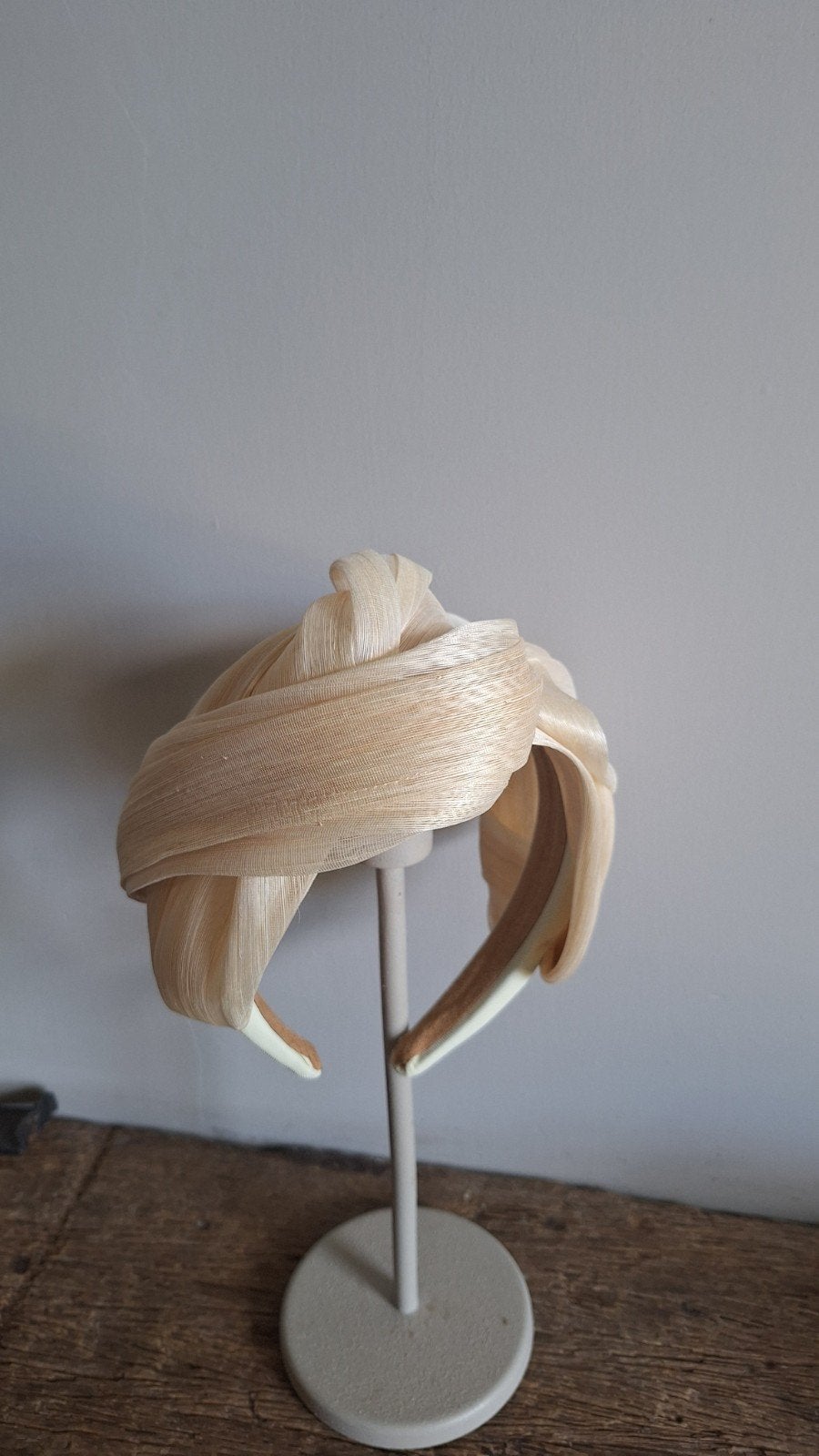 Elegante fascinator in champagnekleur, Hoed, Nieuw, Onbekend, One size fits all