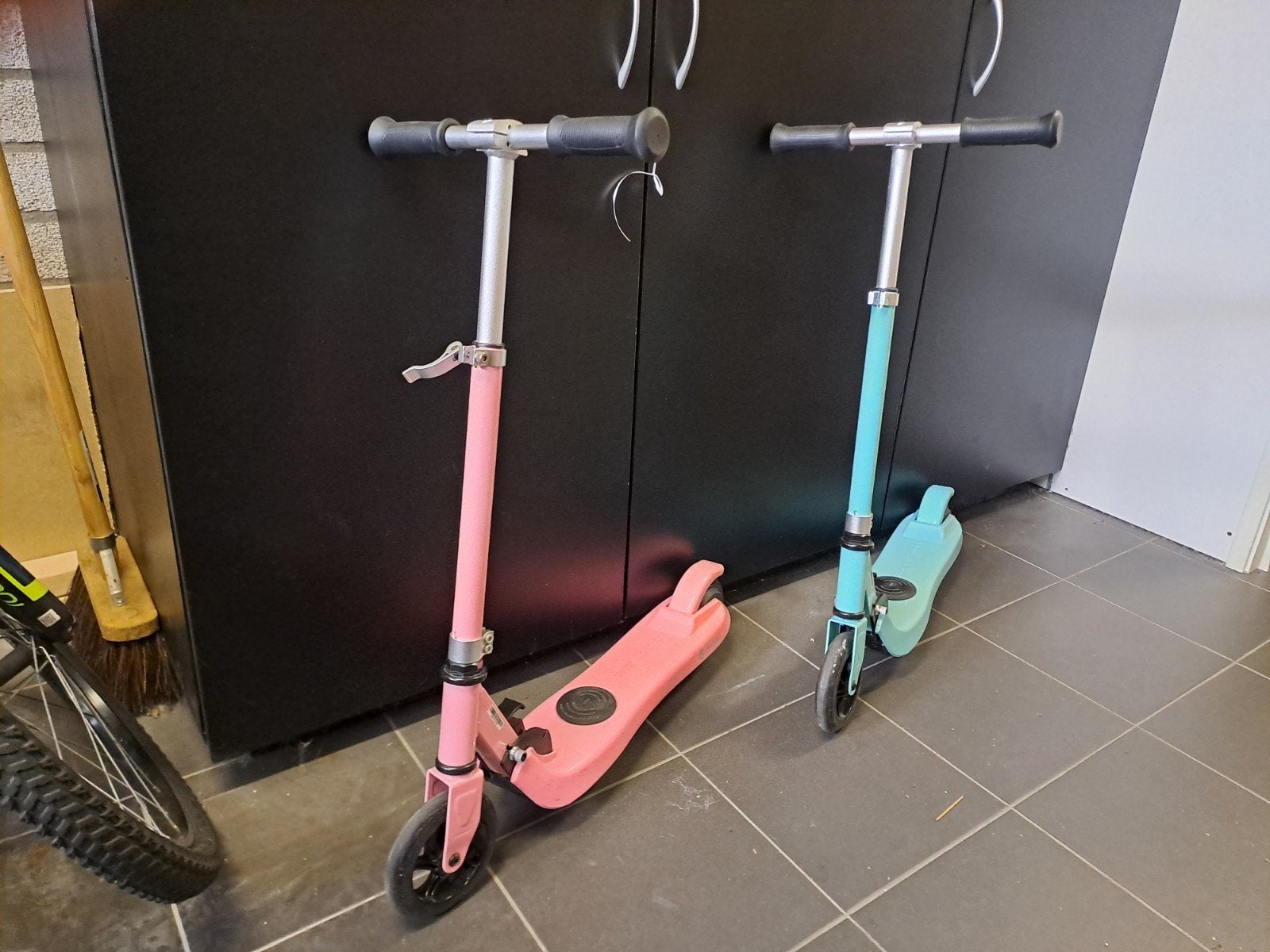 2 gebruikte elektrische steps (adapters ontbreken), Ophalen, Gebruikt, Elektrische step (E-scooter)