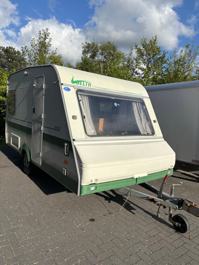 Delta caravan 1996 met voortent, Caravans en Kamperen, Rondzit, Voortentlamp, Omvormbare zithoek, Particulier
