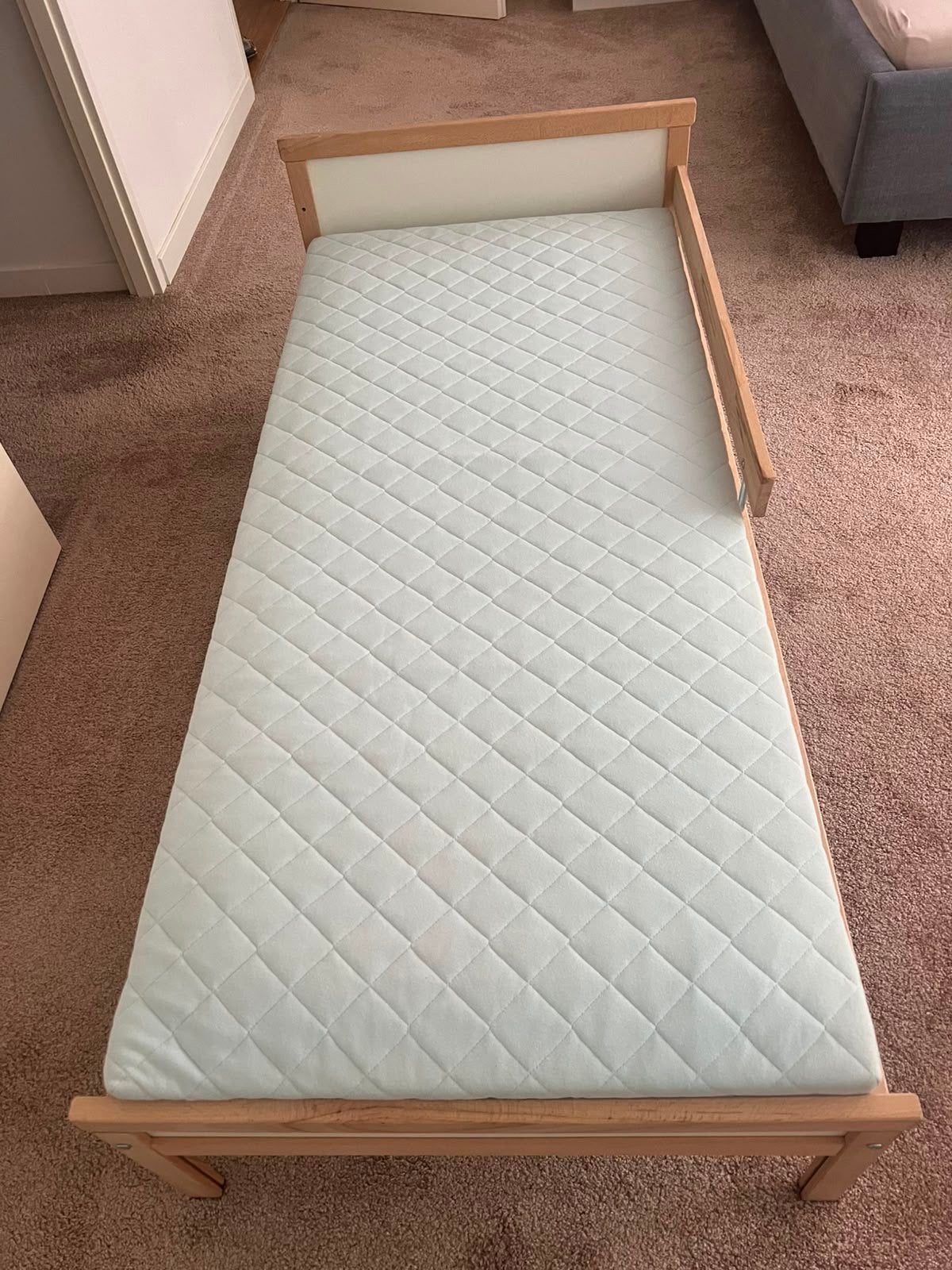 Kinderbed met matras, donsdekbed en beddengoed, Ophalen, Gebruikt, 190 cm of minder, Hout