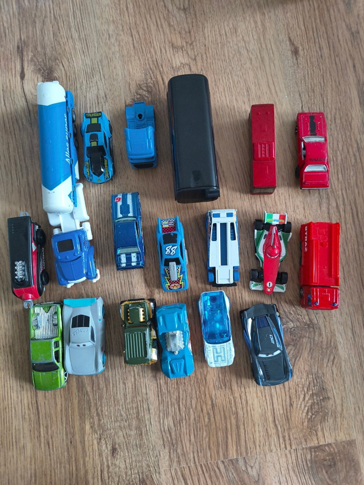 Grote collectie speelgoedauto's en vrachtwagens, Ophalen, Gebruikt