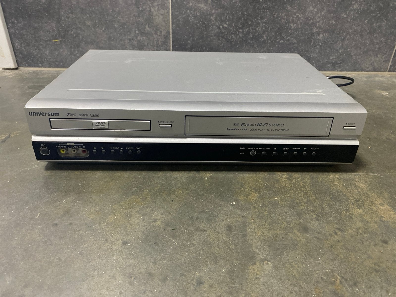 Universum VCR DVD videorecorder (zonder afstandsbediening), Gebruikt, Email: info@universum.com, Reinhardtstraße 16, 10117 Berlin, Germany