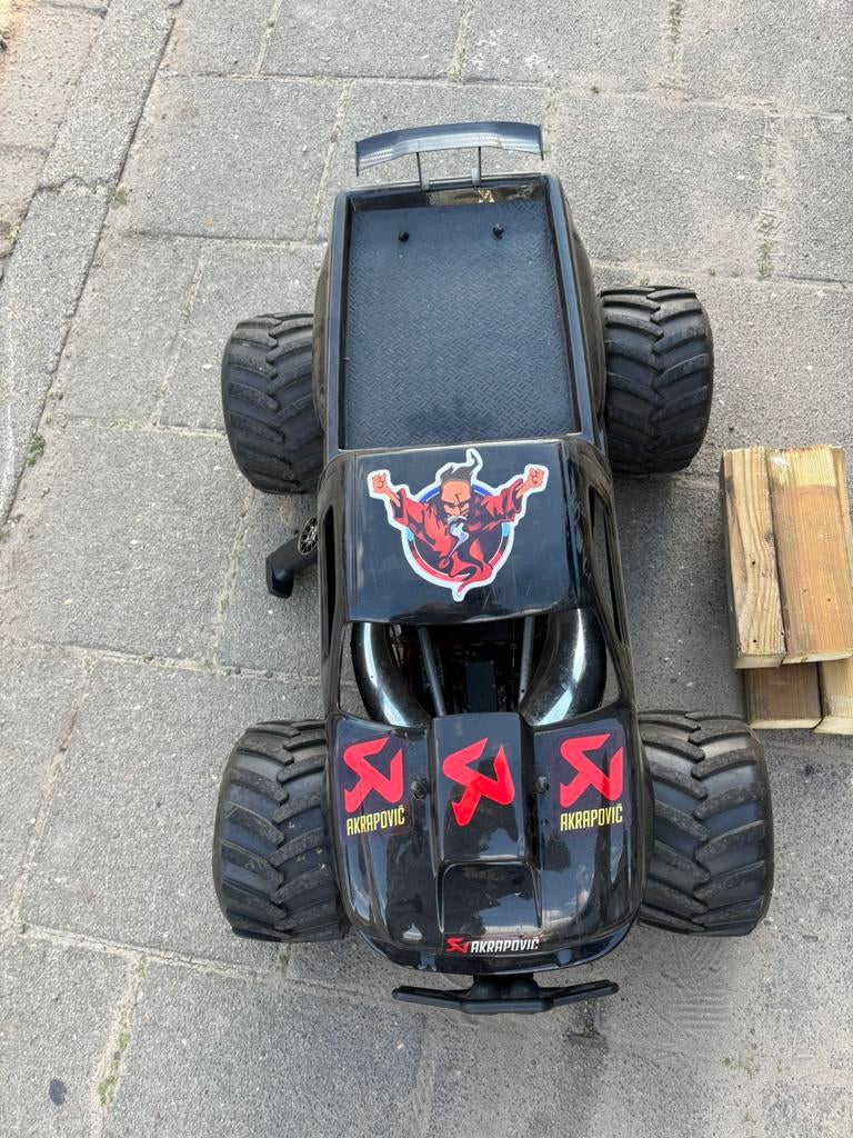 Rc monstertruck 2t 26cc, Ophalen, Zo goed als nieuw, Overige schalen, Auto offroad