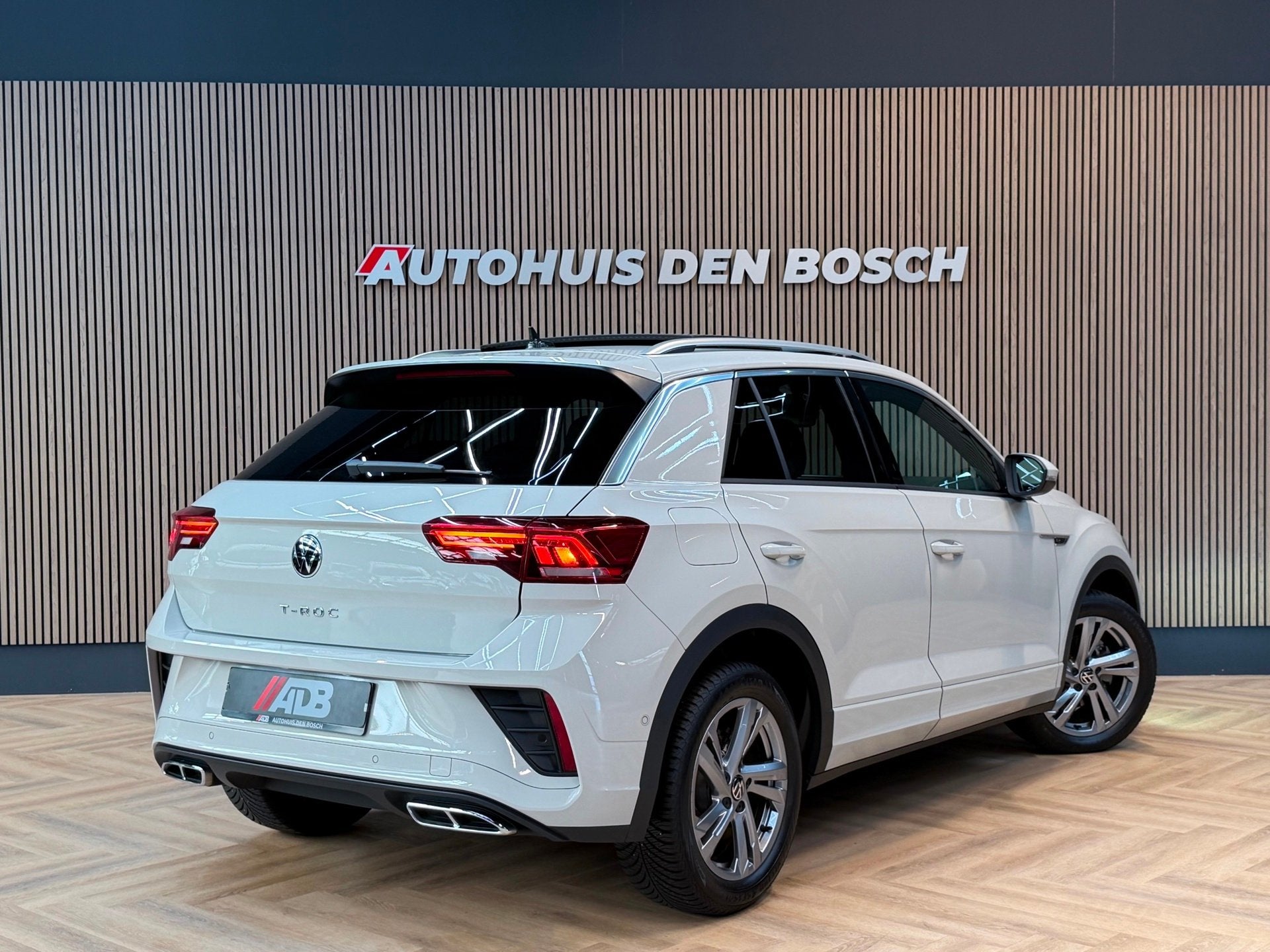 Volkswagen T-ROC 1.5 TSI R-Line - Pano - Beats Audio, 1258 kg, 4 cilinders, 150 pk, Adaptive Cruise Control