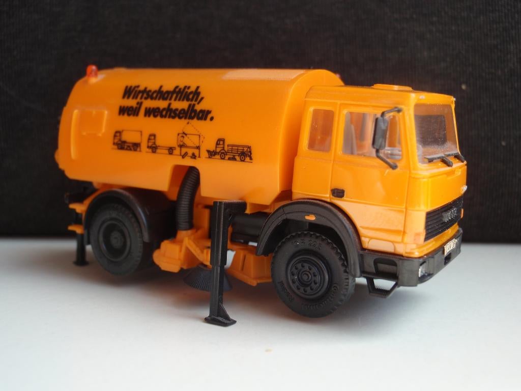 HERPA IVECO 160 veegwagen, Hobby en Vrije tijd, Modelauto's | 1:87, Ophalen of Verzenden, Zo goed als nieuw, Bus of Vrachtwagen