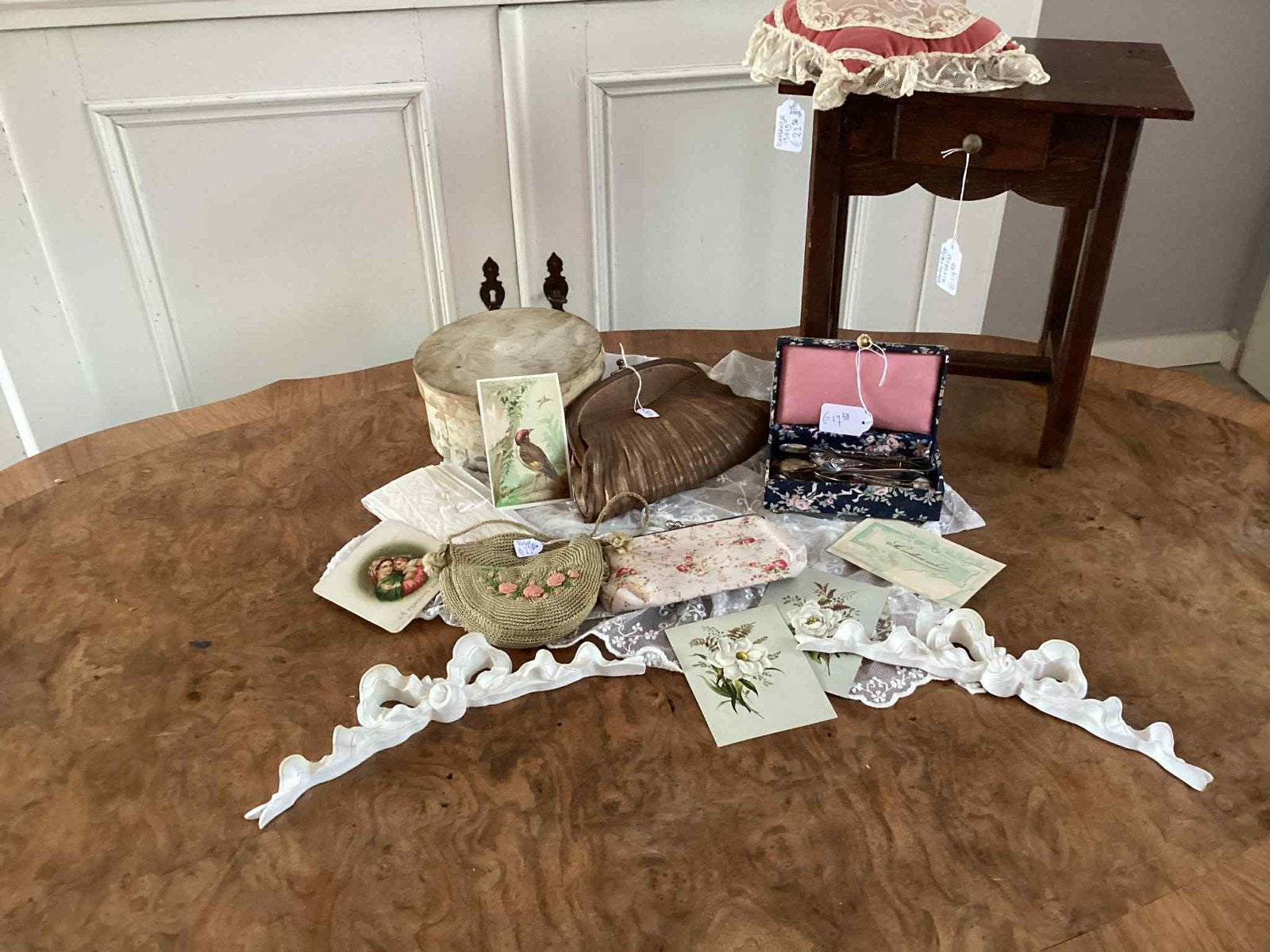 Antieke spulletjes tafel kussentje tasjes bijbeltje, Ophalen of Verzenden