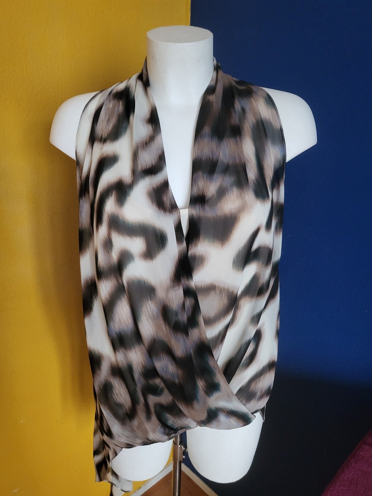 Prachtige JOSH V haltertop/shirt met panterprint. Maat S, Kleding | Dames, Josh V, Ophalen of Verzenden, Zo goed als nieuw, Maat 36 (S)