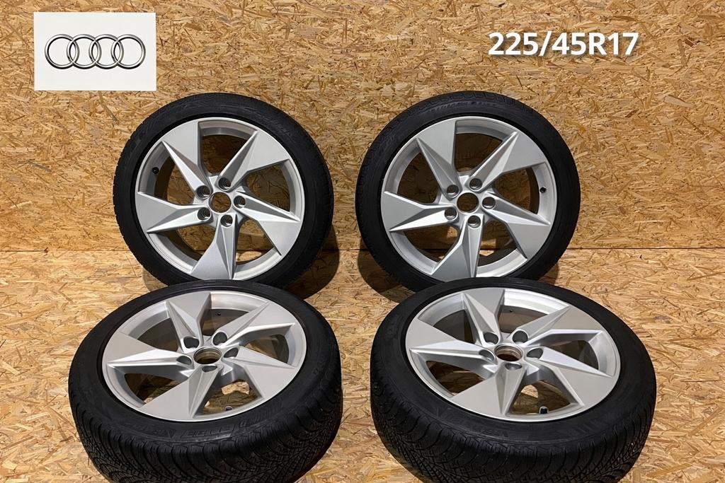 Originele Audi 17 inch velgen 8Y0 601 025 A – 225/45R17, Ophalen, Gebruikt, Banden en Velgen, 17 inch