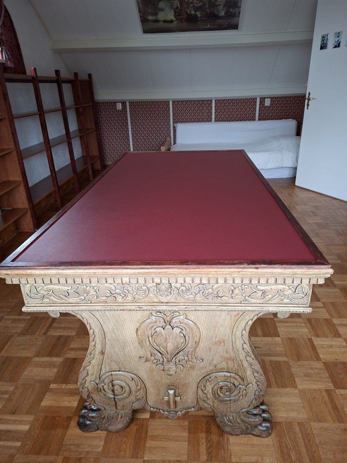 Antieke houten tafel met rood blad, Ophalen