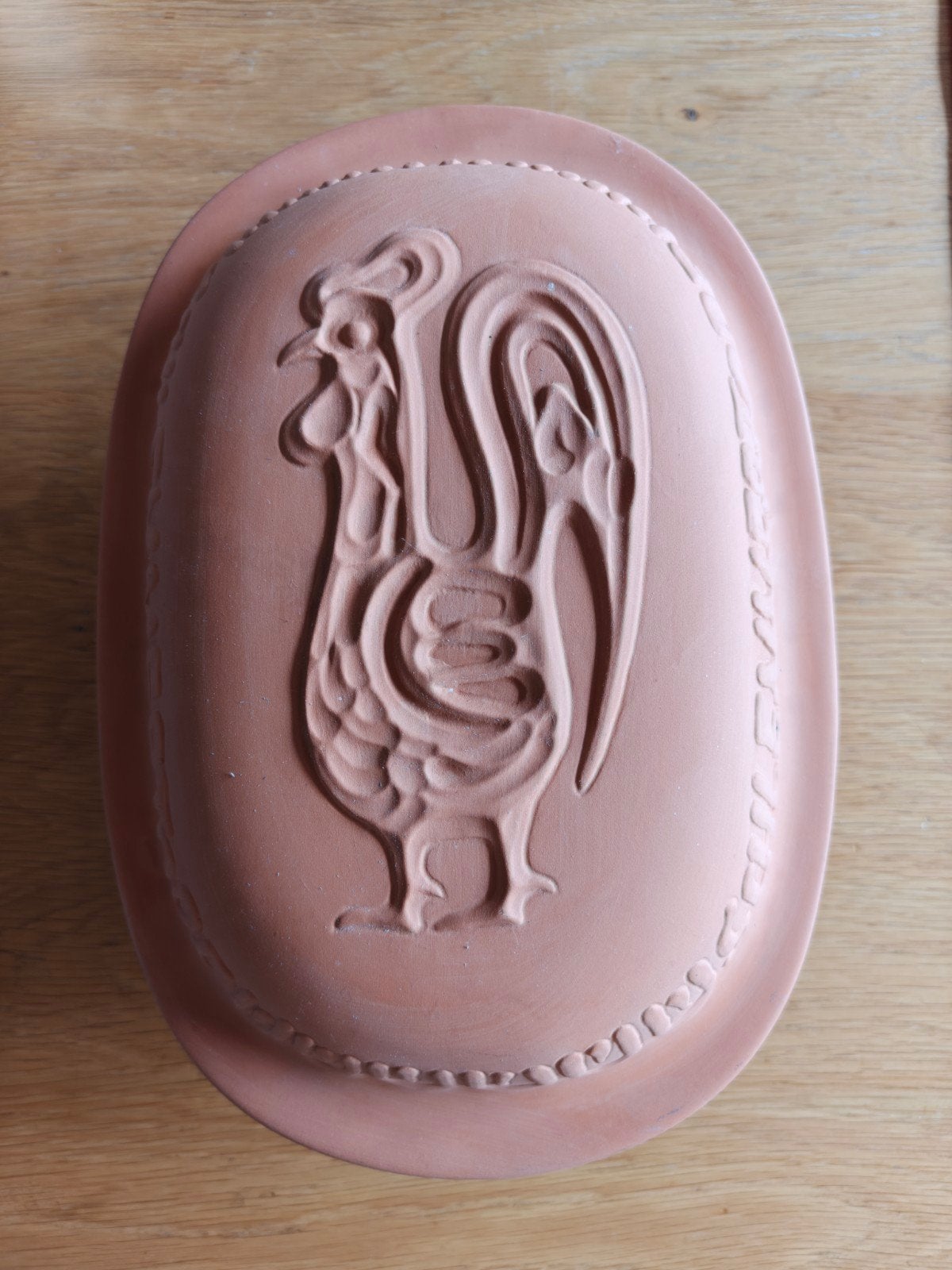 Römertopf Klei Braadpan met Haan Reliëf, Braadpan, Ophalen of Verzenden, Zo goed als nieuw, Steen/keramiek