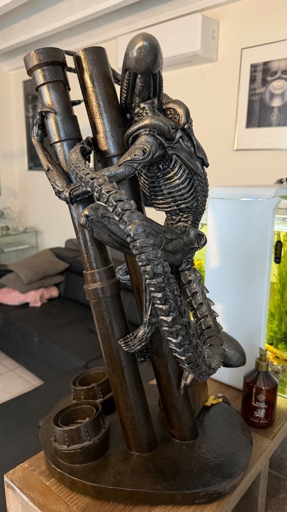 Custom dog alien statue, Ophalen, Beeldje, Replica of Model