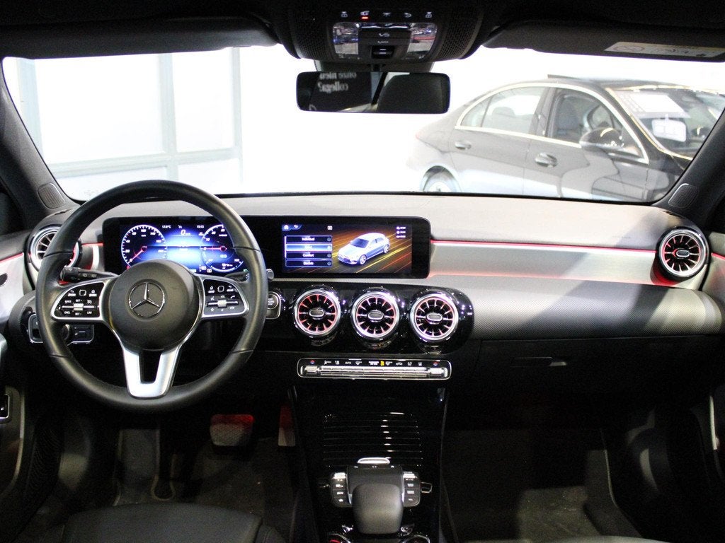 Mercedes-Benz A-Klasse Hatchback 250 e Luxury Line Panorama, Gebruikt, 4 cilinders, 16 kWh, Leder en Stof