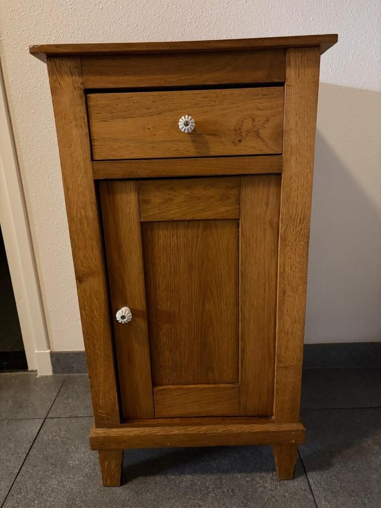 Oud hoog eiken nachtkastje, Huis en Inrichting, Slaapkamer | Nachtkastjes, Ophalen, Gebruikt, Minder dan 45 cm, 70 cm of meer