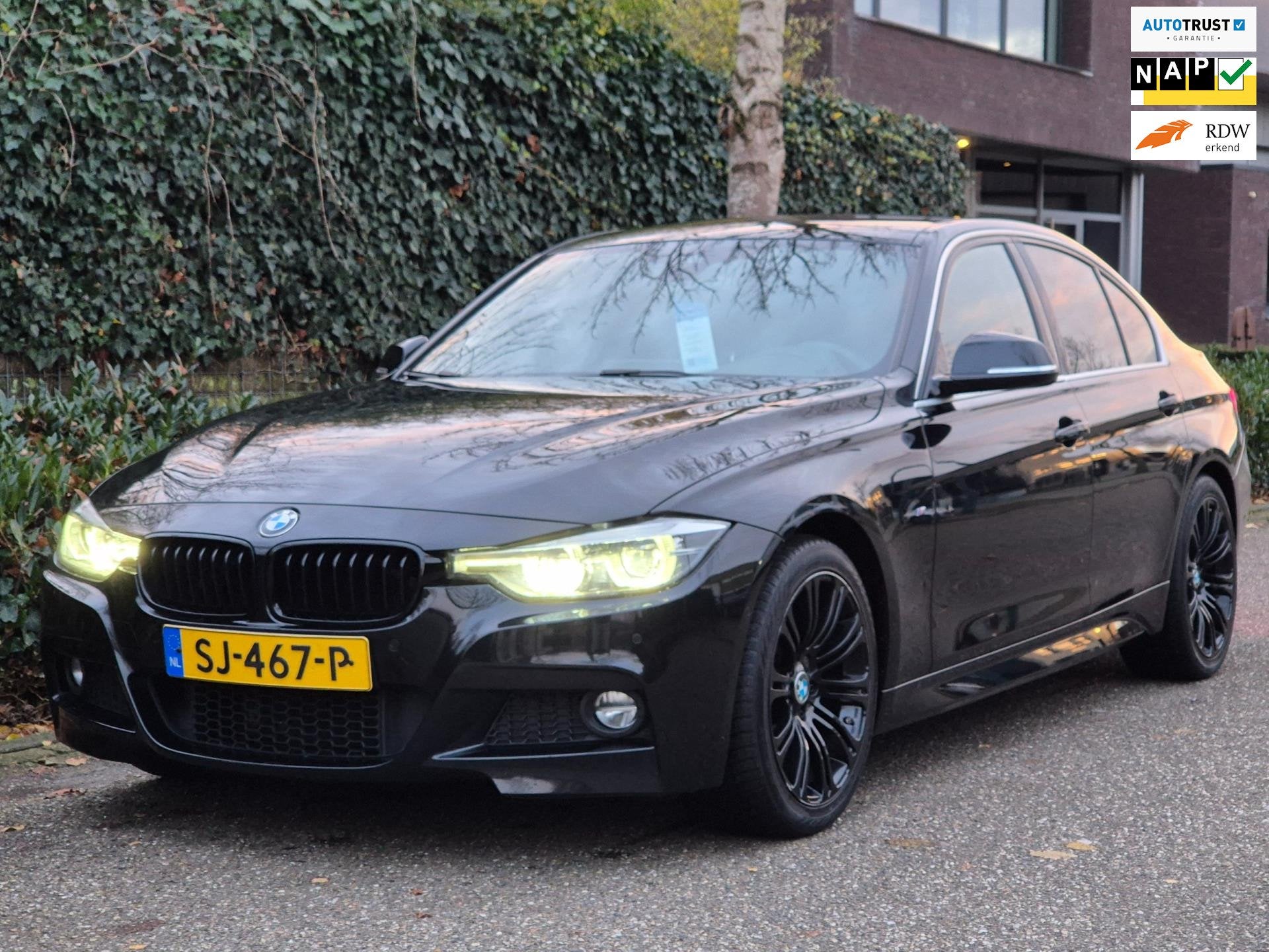 BMW 3-serie 320i M Sport Ed Apple CarPlay Trekhaak Camera Li, Auto's, BMW, Automaat, 1998 cc, Achterwielaandrijving, 1800 kg