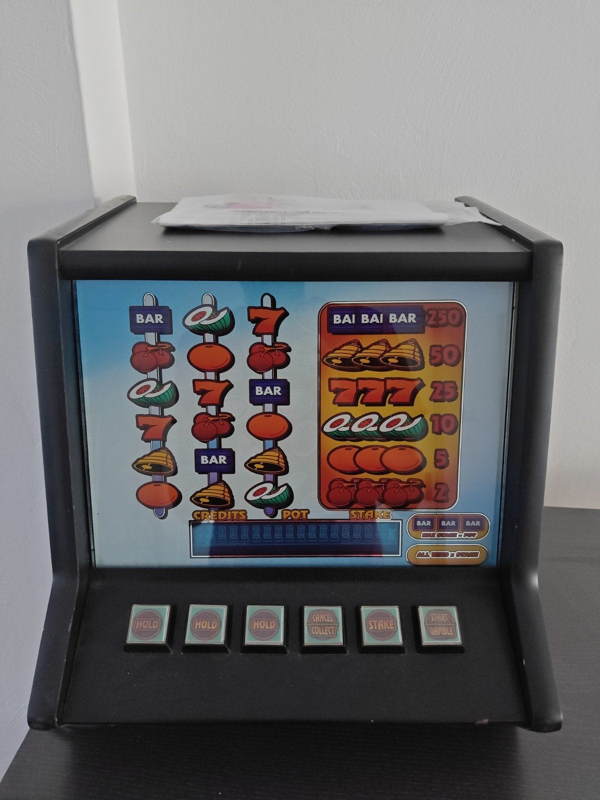 Mini Machine slots gokkast met extra glas en sleutels, Overige munten, Ophalen of Verzenden, Gebruikt, Met sleutels