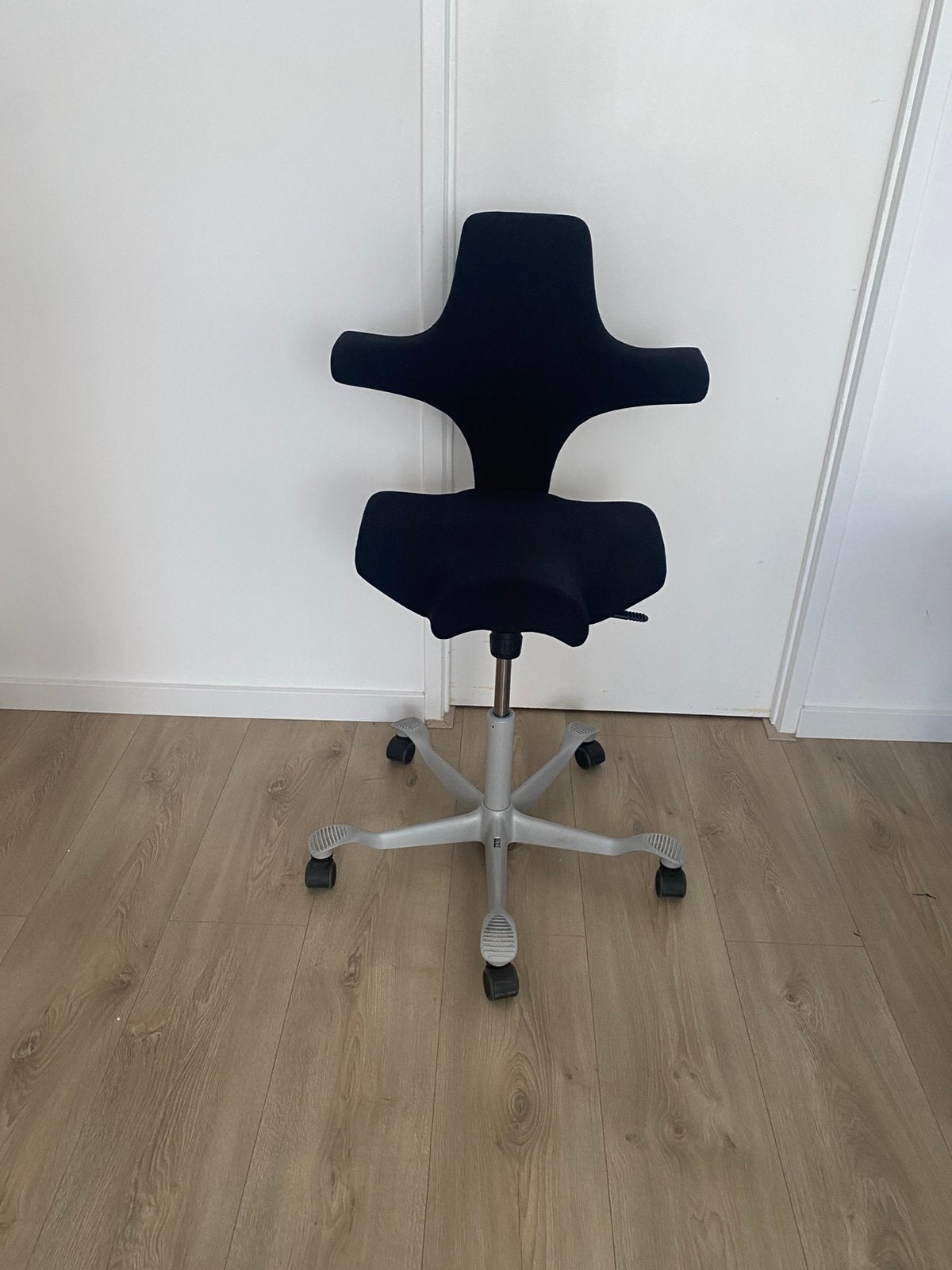 HÅG Capisco 8106 Ergonomische Bureaustoel Zo goed als Nieuw, Ophalen of Verzenden, Zo goed als nieuw, Zwart