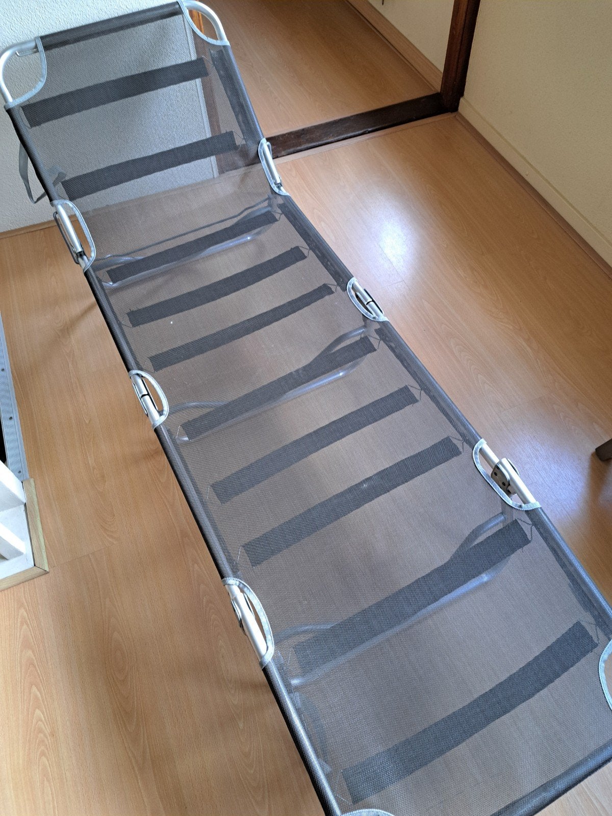 Stretcher / Ligbed - Camping, Tuin of Logeerbed - Grijs, Tuin en Terras, Ophalen, Zo goed als nieuw