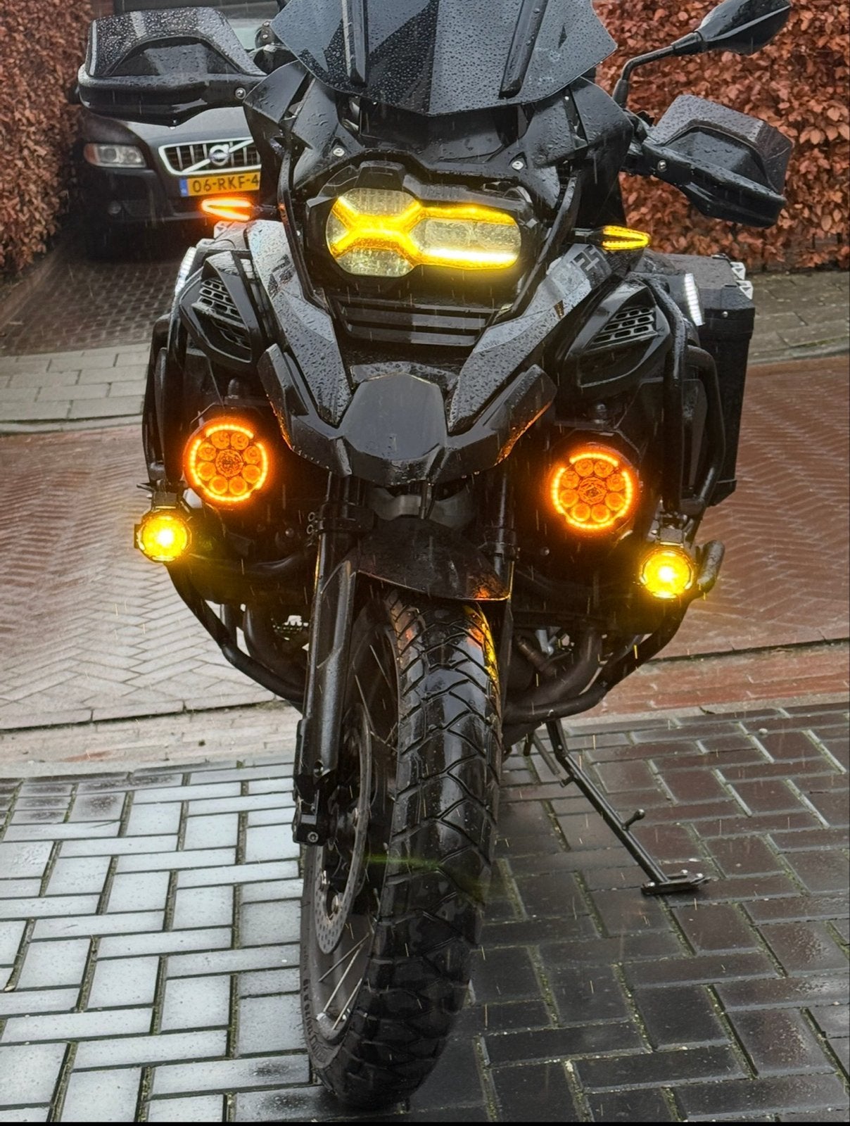 BMW Triple Black met Akrapovic en Oranje Pakket, Motoren, Motoren | BMW, Sportuitlaat, Gebruikt, Particulier, Toermotor