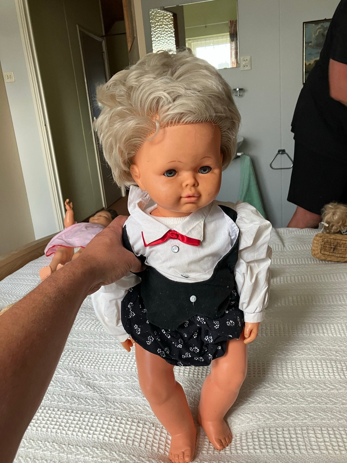 Vintage Babypop met Blond Krullend Haar en Kleding, Ophalen, Gebruikt, Babypop