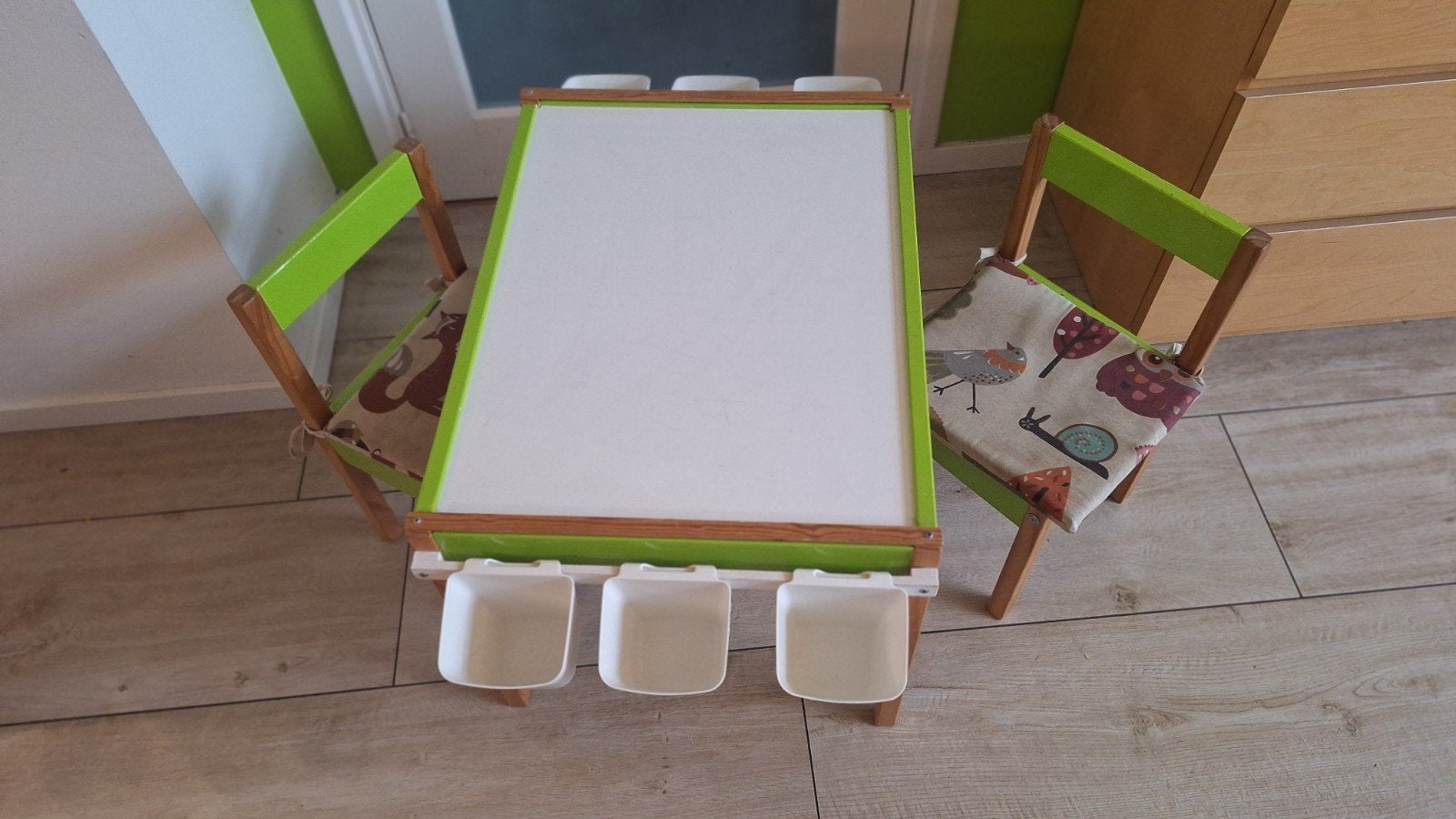 Ikea Hack: Ikea Lätt kindertafel met 2 stoelen met extra's, Ophalen, Gebruikt