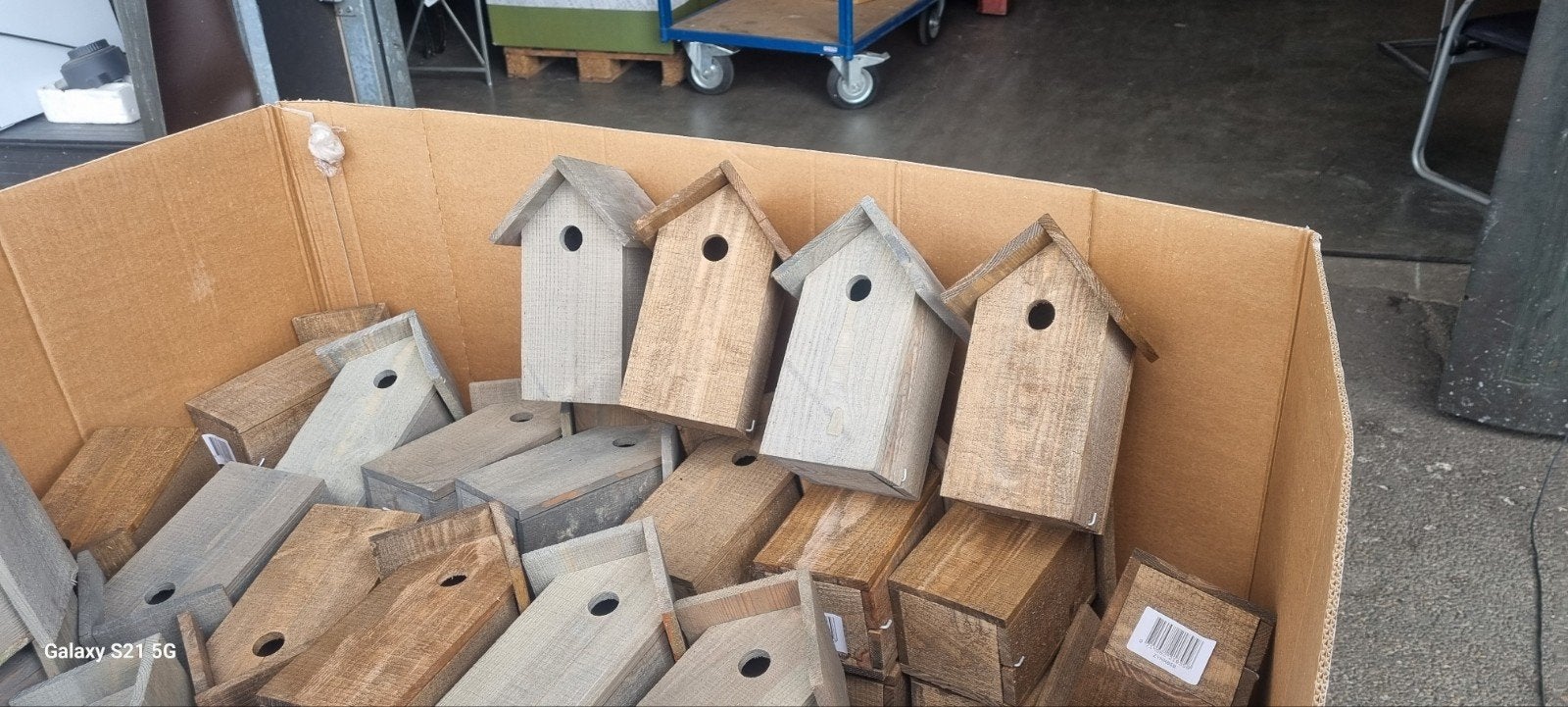 Partij houten vogelhuisjes - 100 stuks Nieuw in doos, Ophalen, Nieuw