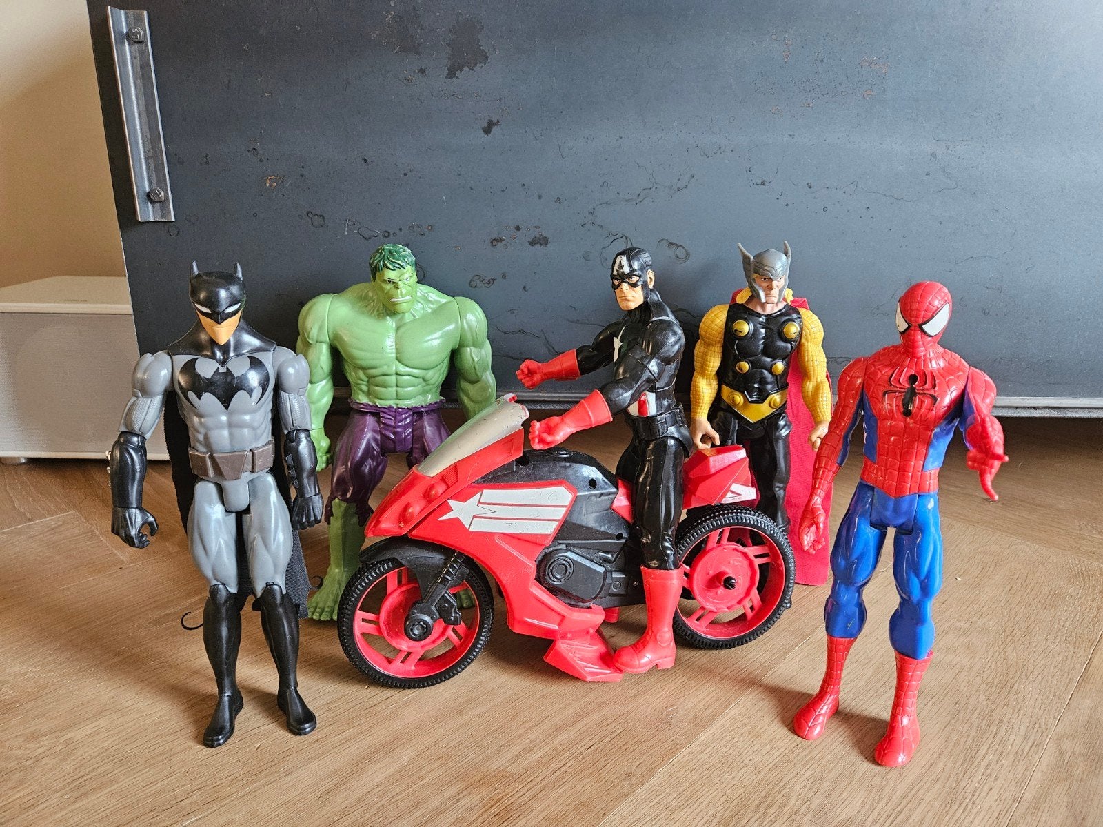 Marvel actiefiguren set met motor, Ophalen, Gebruikt