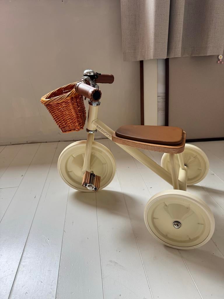 Banwood loopfiets/driewieler met mandje - Zo goed als nieuw, Fietsen en Brommers, Ophalen, Zo goed als nieuw