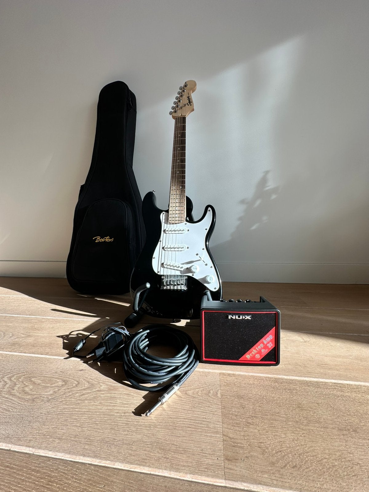 Squier Mini Stratocaster Zwart 3/4 elektrische gitaar, Muziek en Instrumenten, Ophalen, Zo goed als nieuw, Solid body, Overige merken